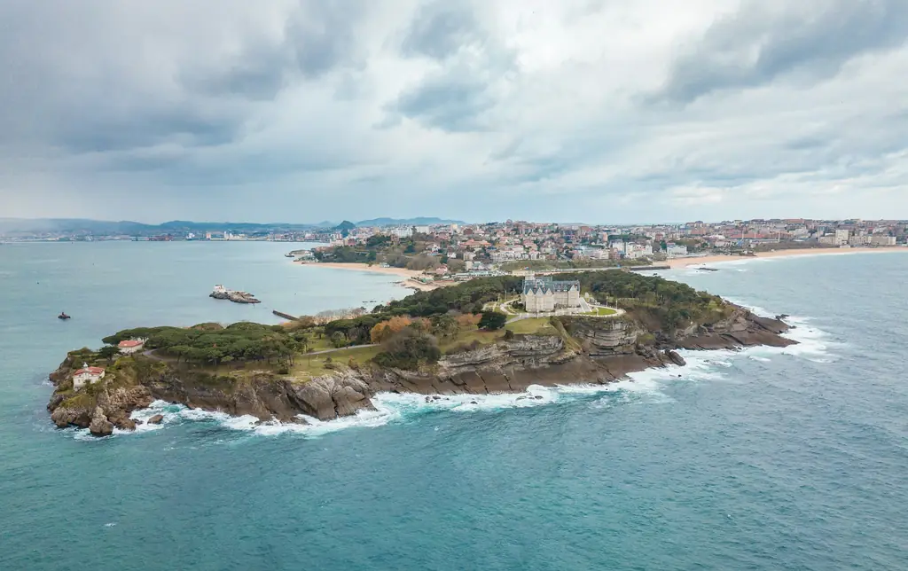 Halbinsel mit dem Palacio de la Magdalena in der Bucht von Santander